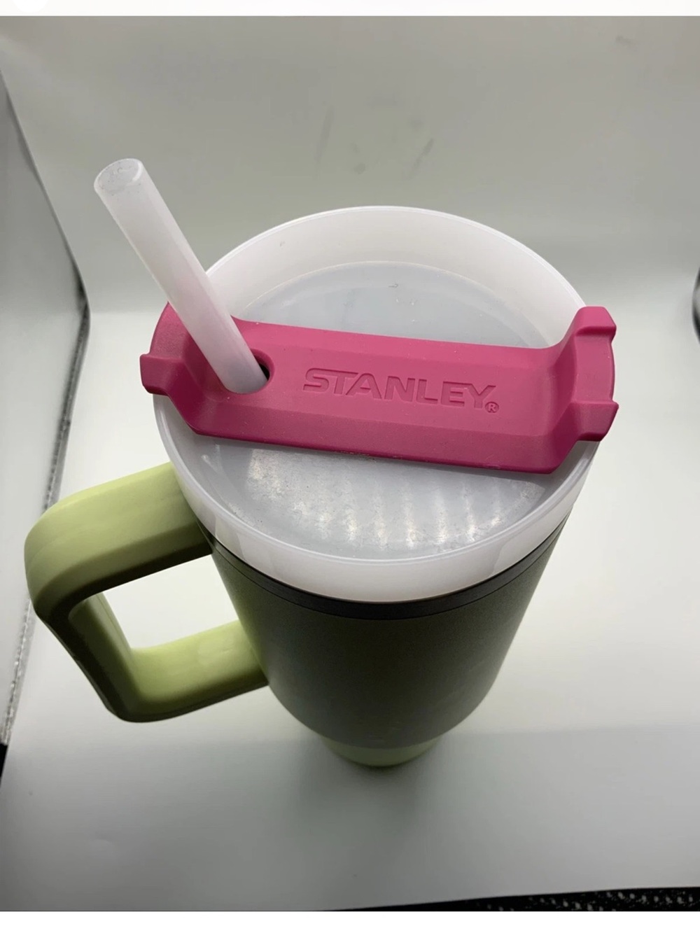 Stanley 40oz Quencher H2.0 Tumbler – Green & Pink Limited Edition Citron - Picture 3 of 5